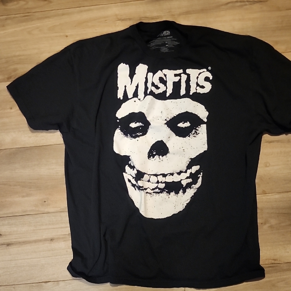 Black Skull Graphic Tee